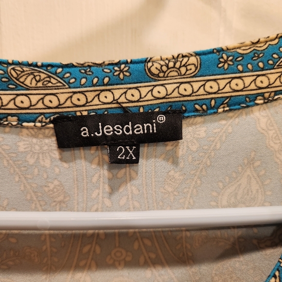 Women's 3/4 length sleeve top - Picture 3 of 5